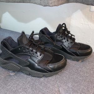 Nike Black Huaraches Women’s Size 7.5